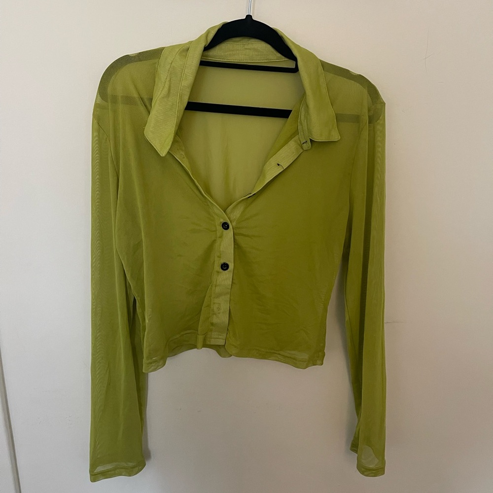 Green mesh cropped long sleeve with collar detail . Black buttons